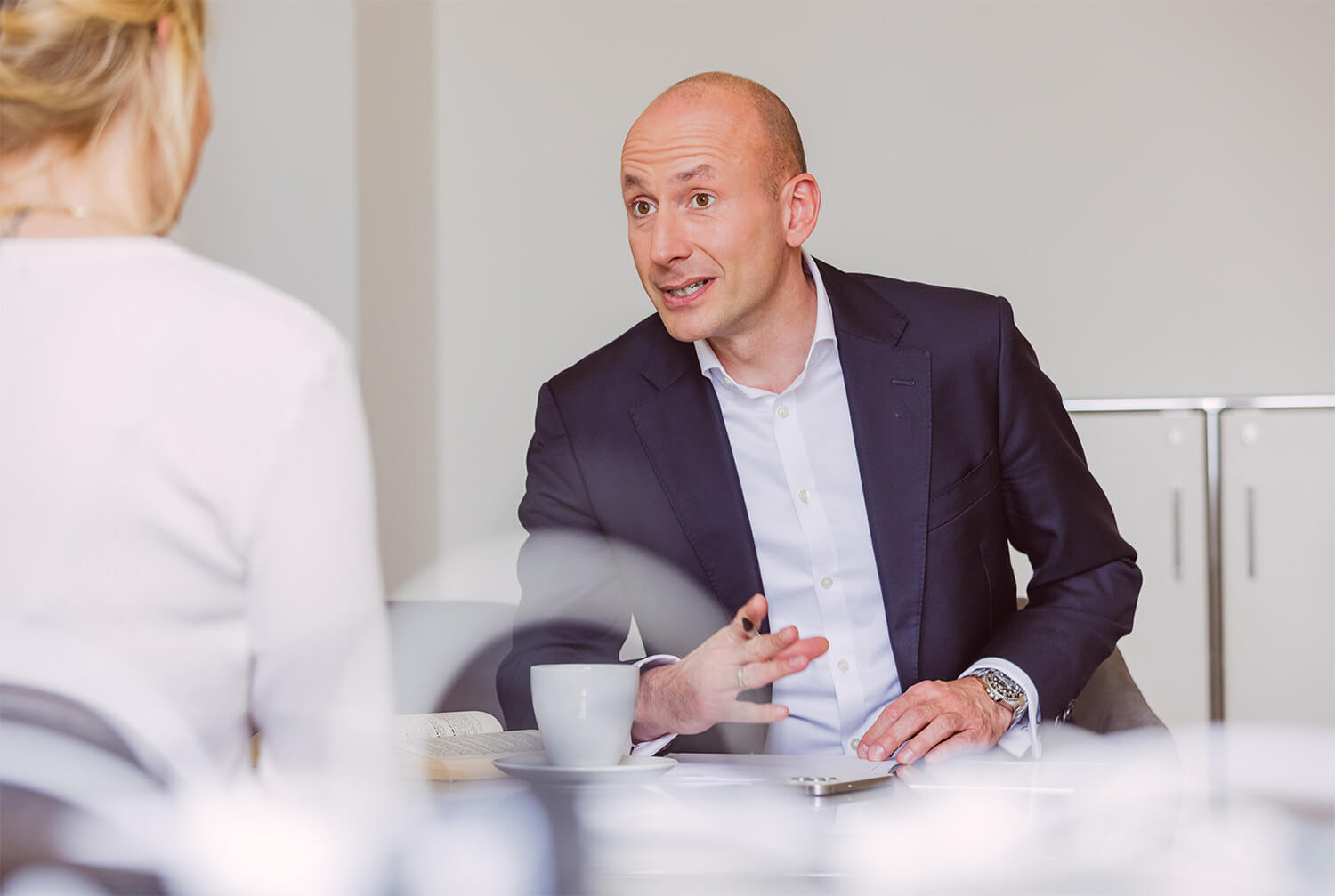 Henning Müller im Beratungsgespräch